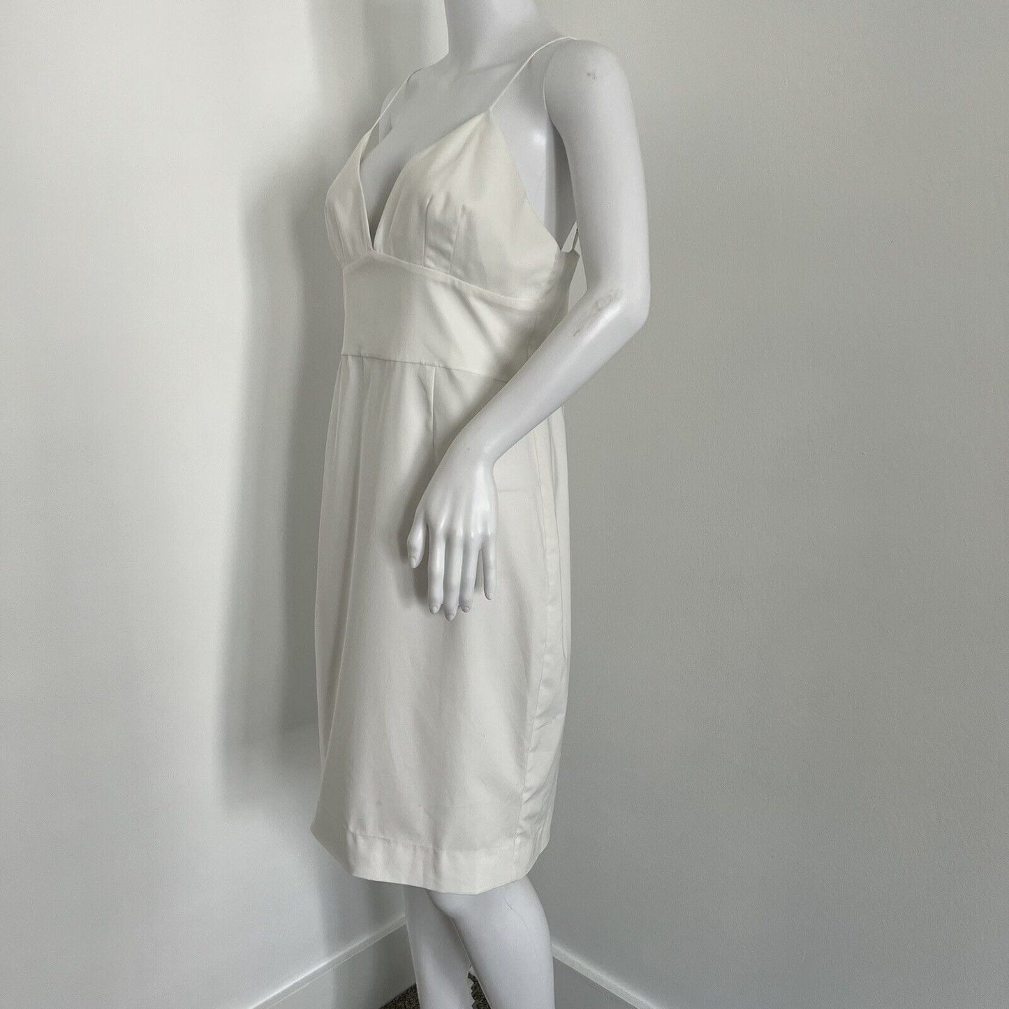 L'Agence Sexy White Cocktail Dress Size 10 Spaghetti Strap Vneck Knee Length