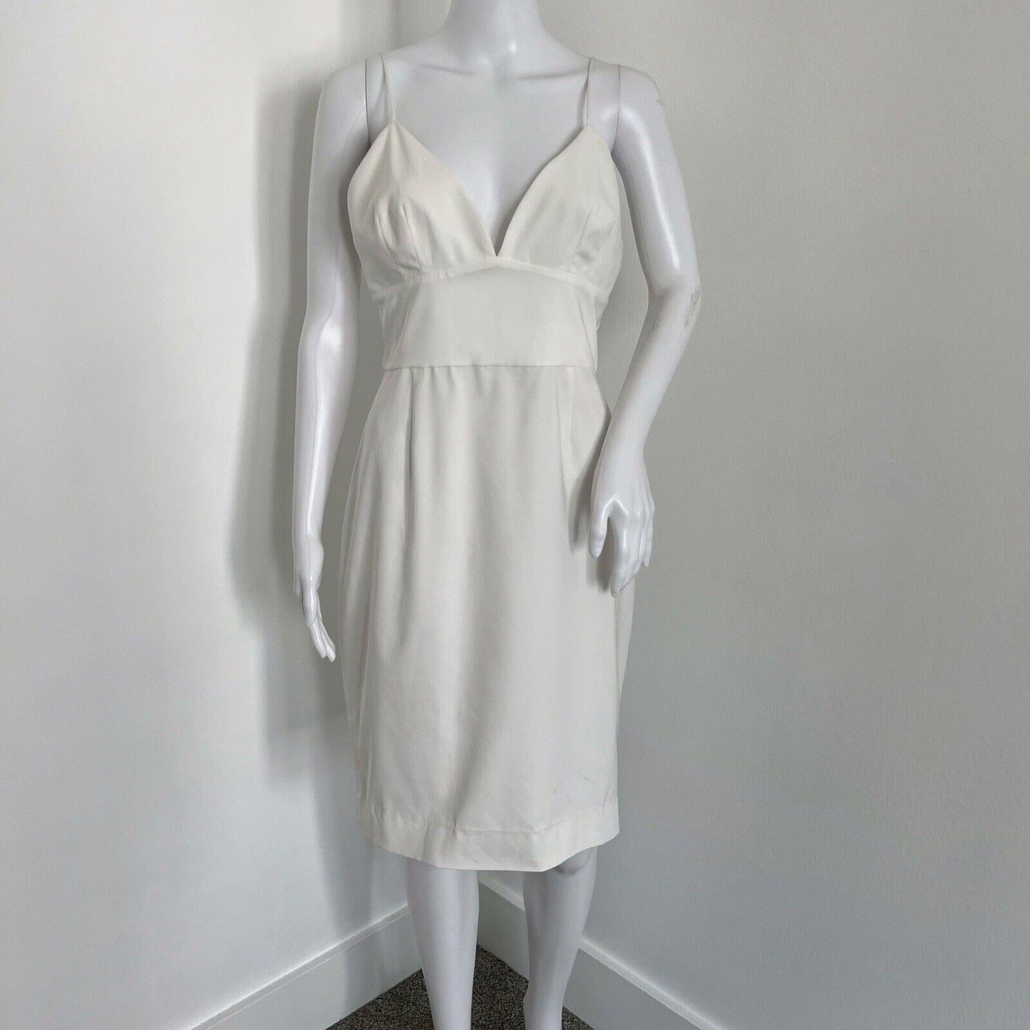 L'Agence Sexy White Cocktail Dress Size 10 Spaghetti Strap Vneck Knee Length