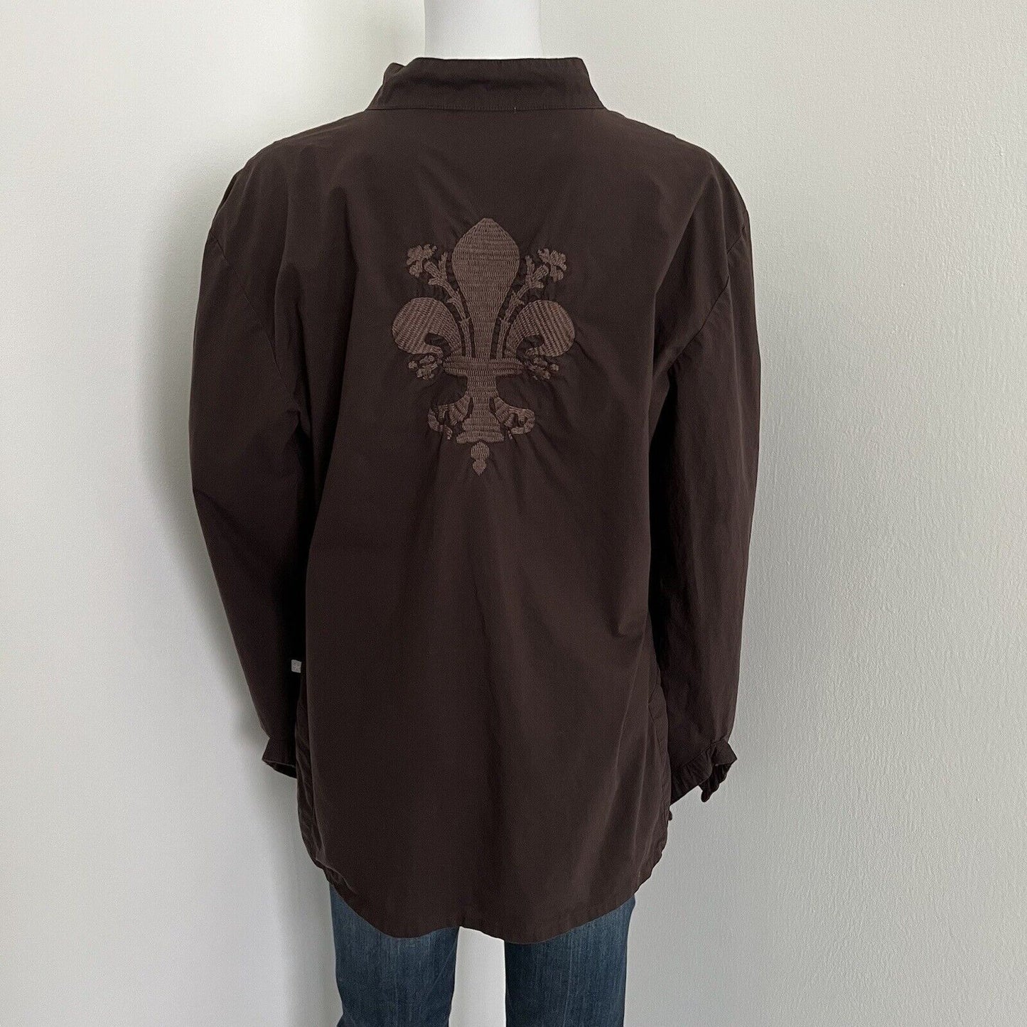 Barefoot Dreams Women's Top Size M Embroidered Fleur de Lis Brown Pima Cotton