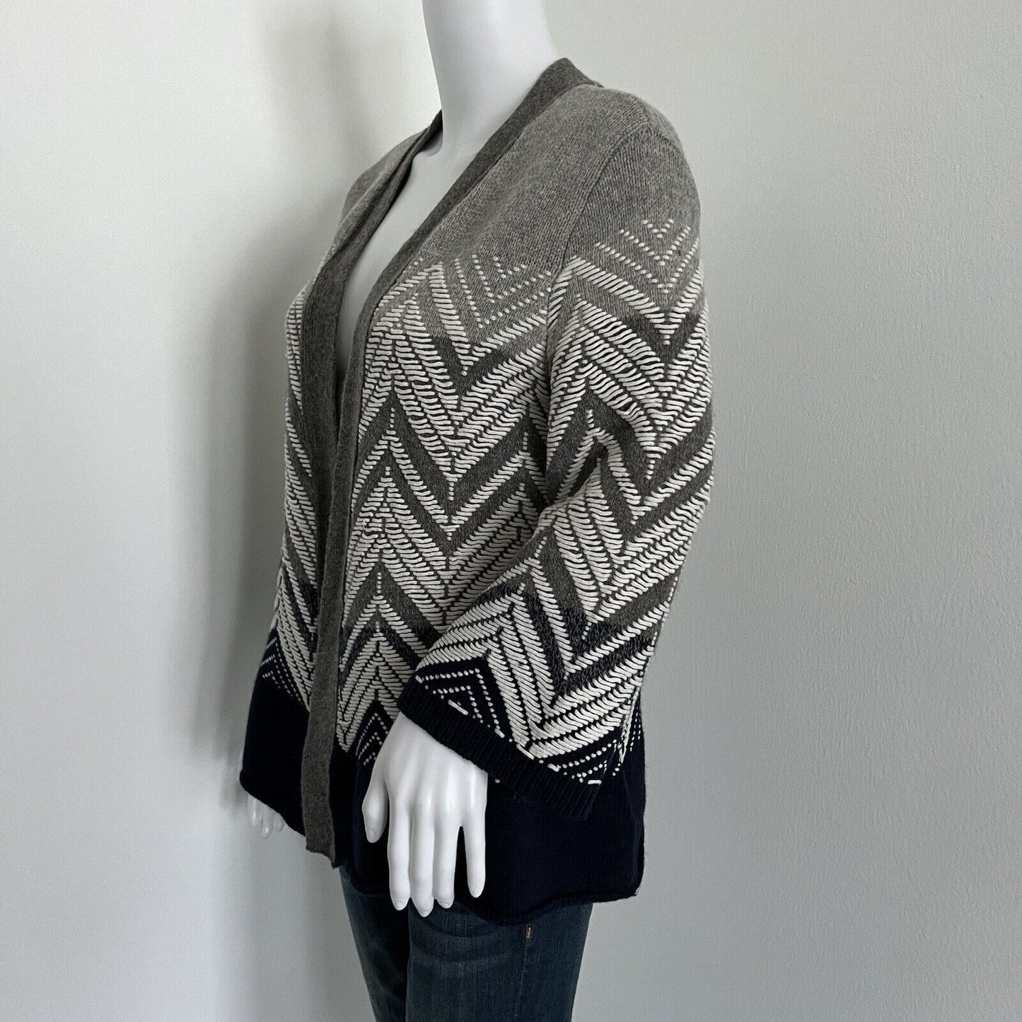 Moth Anthropologie Women's Cardigan Size M Navy Gray Chevron Pattern Open Wool